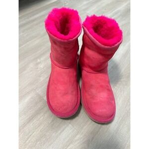 Kids UGG Boots Pink Sheepskin Lined Cozy Winter Fashion Size 4